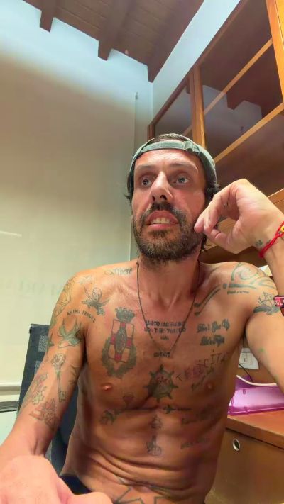 Bebo232323 live cam on Cam4