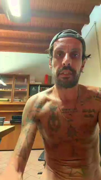 Bebo232323 live cam on Cam4