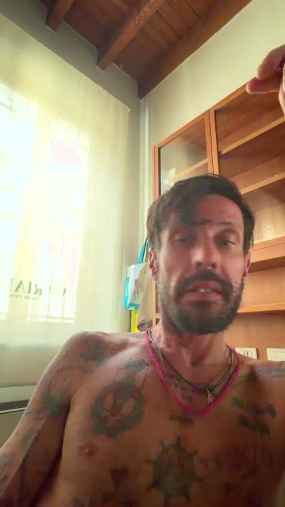 Bebo232323 live cam on Cam4