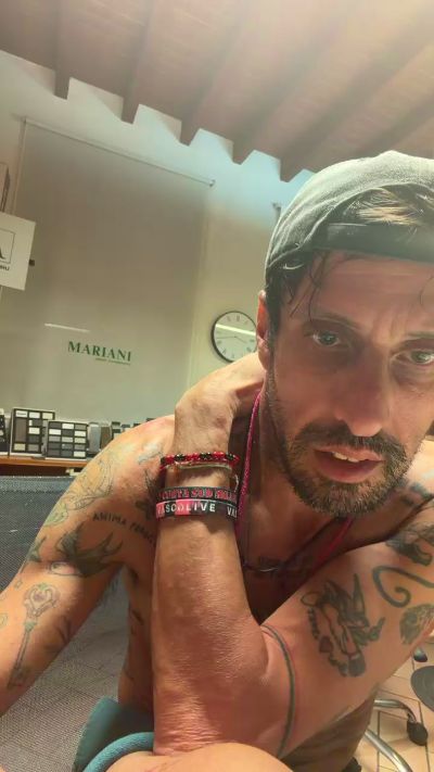 Bebo232323 live cam on Cam4