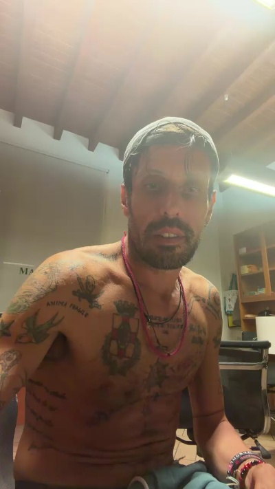 Bebo232323 live cam on Cam4