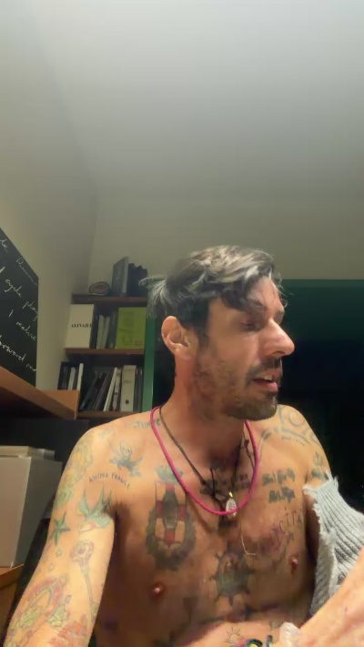 Bebo232323 live cam on Cam4