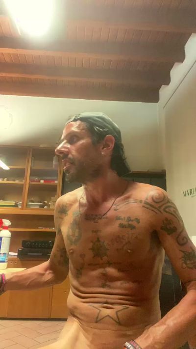 Bebo232323 live cam on Cam4