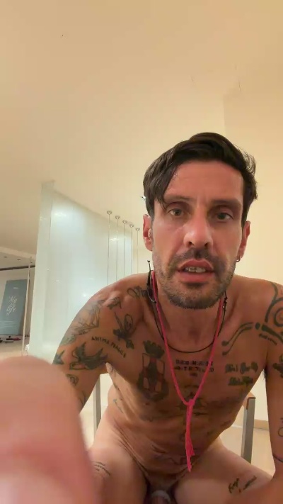Bebo232323 live cam on Cam4