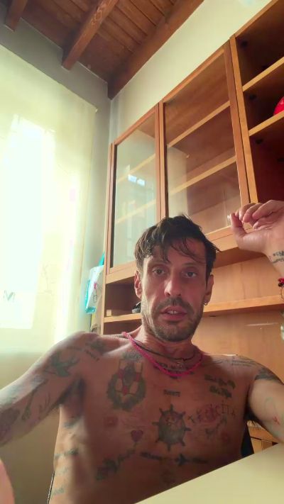 Bebo232323 live cam on Cam4