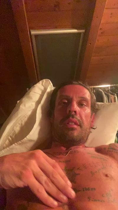Bebo232323 live cam on Cam4
