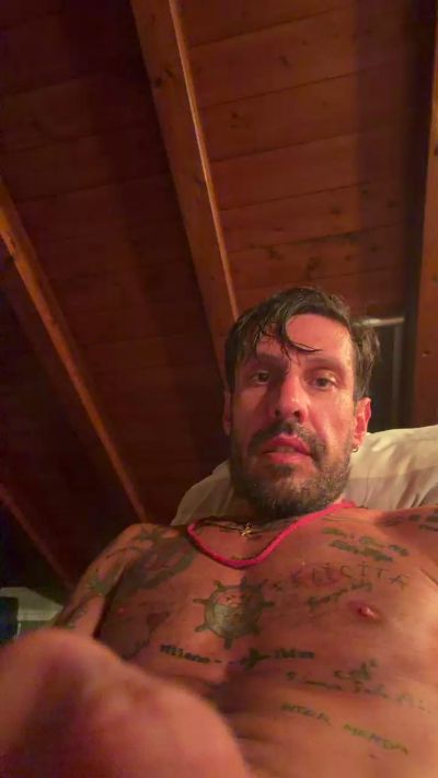 Bebo232323 live cam on Cam4