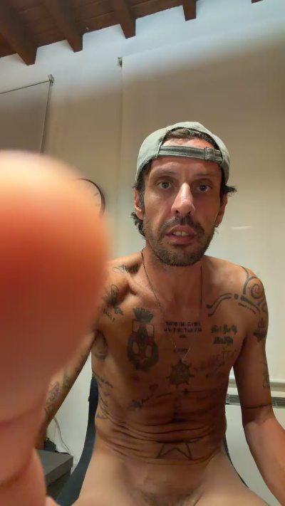 Bebo232323 live cam on Cam4