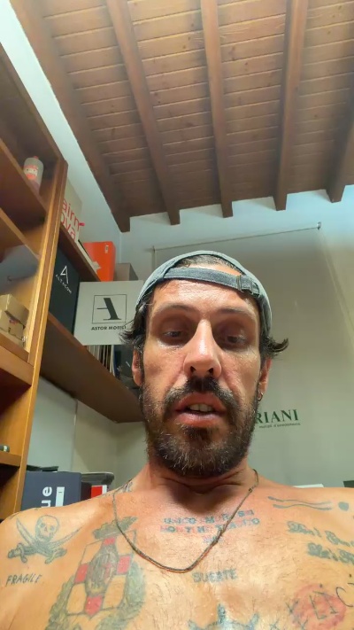 Bebo232323 live cam on Cam4