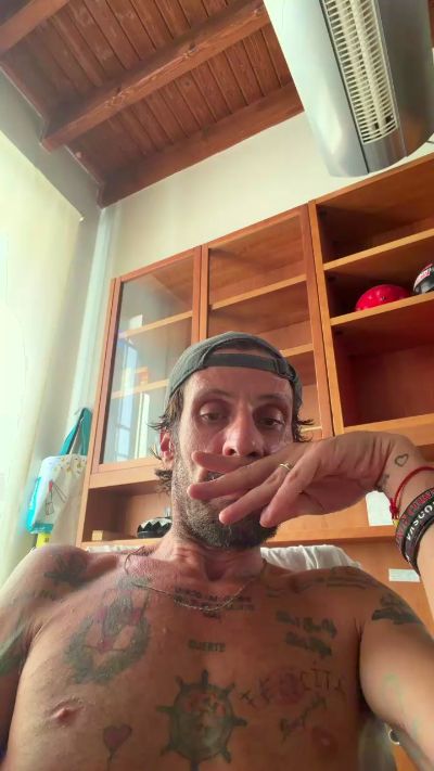 Bebo232323 live cam on Cam4