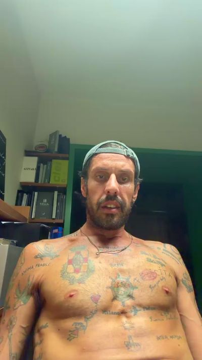Bebo232323 live cam on Cam4