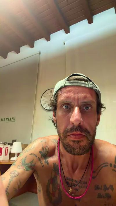 Bebo232323 live cam on Cam4
