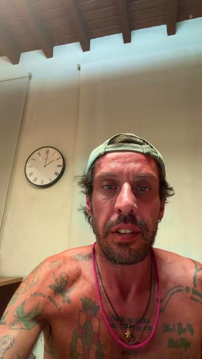 Bebo232323 live cam on Cam4