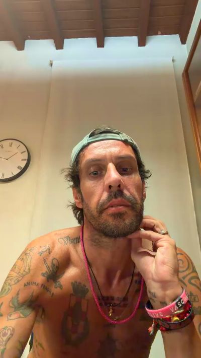Bebo232323 live cam on Cam4