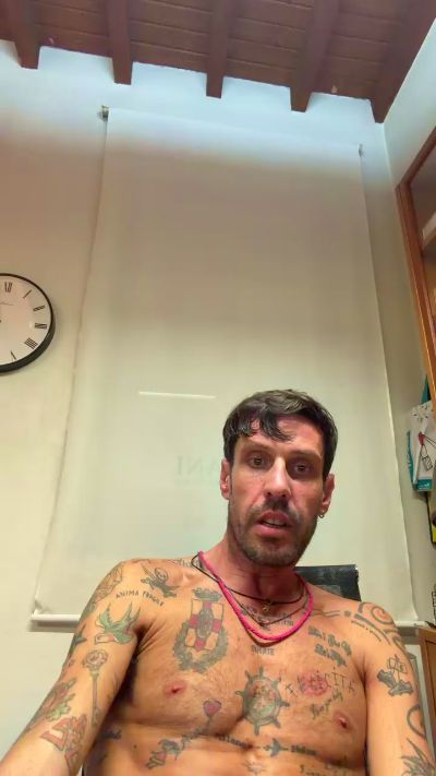 Bebo232323 live cam on Cam4