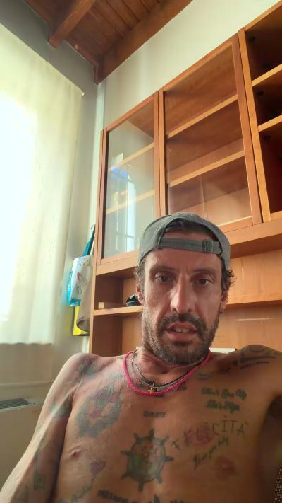 Bebo232323 live cam on Cam4