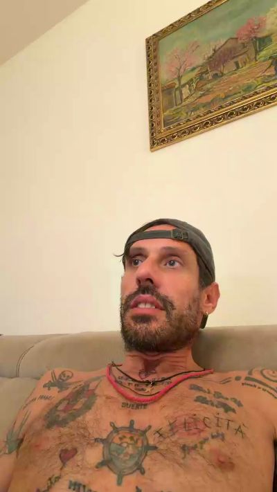 Bebo232323 live cam on Cam4