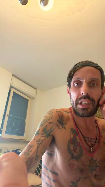 Bebo232323 live cam on Cam4