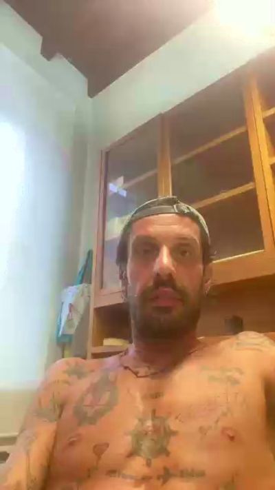 Bebo232323 live cam on Cam4