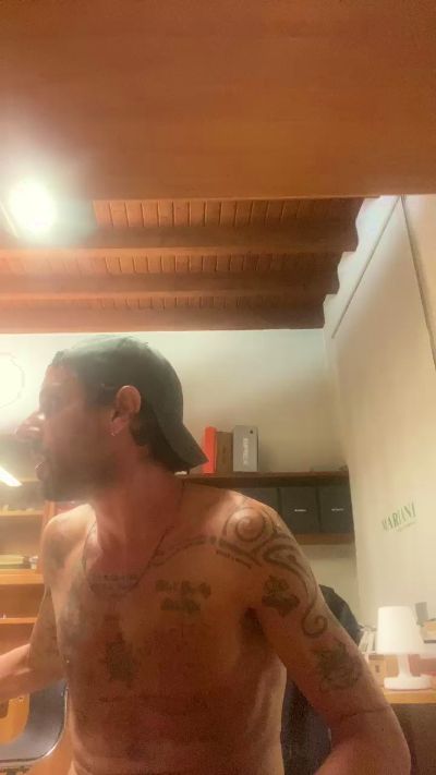 Bebo232323 live cam on Cam4