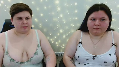 BeckyAndEllen live cam on Cam4