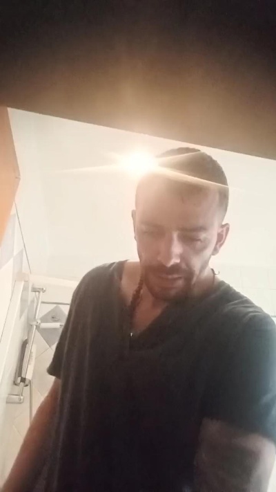 Bedrol1 live cam on Cam4