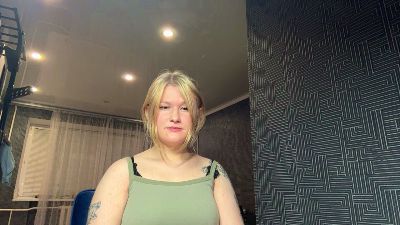 BeeBalyeat live cam on Cam4