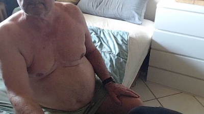 BeeGee53 live cam on Cam4