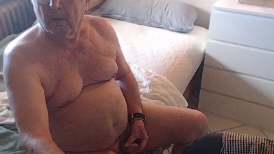BeeGee53 live cam on Cam4