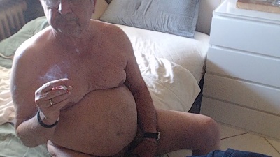 BeeGee53 live cam on Cam4