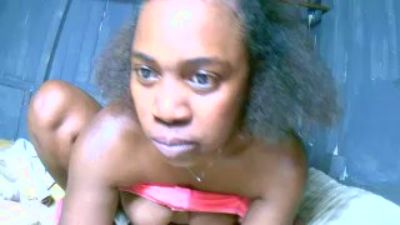Beee live cam on Cam4