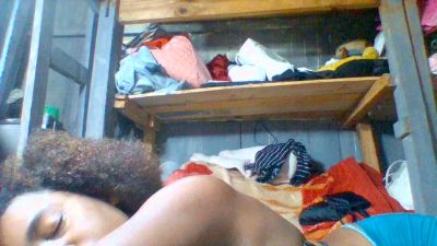Beee live cam on Cam4