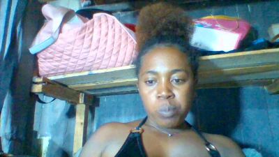 Beee live cam on Cam4