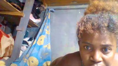 Beee live cam on Cam4