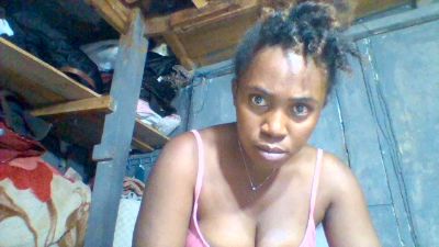 Beee live cam on Cam4