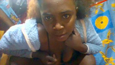 Beee live cam on Cam4