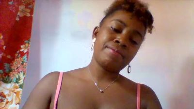 Beee live cam on Cam4