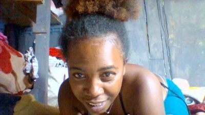 Beee live cam on Cam4
