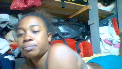 Beee live cam on Cam4
