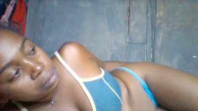 Beee live cam on Cam4