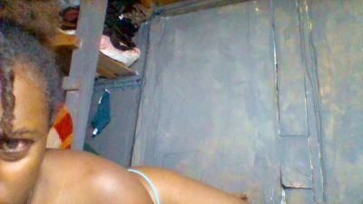 Beee live cam on Cam4