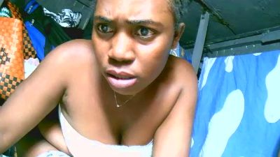 Beee live cam on Cam4