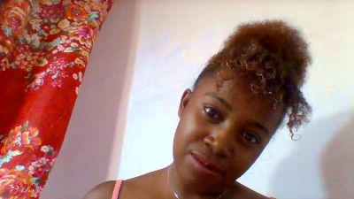 Beee live cam on Cam4
