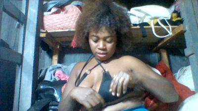 Beee live cam on Cam4