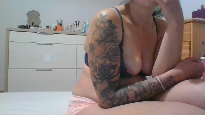 Bella19901 live cam on Cam4