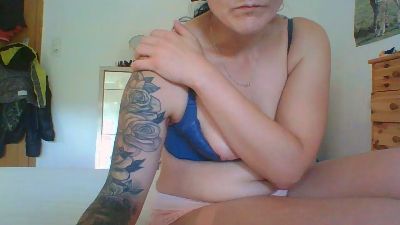 Bella19901 live cam on Cam4