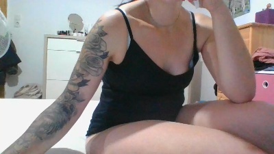 Bella19901 live cam on Cam4