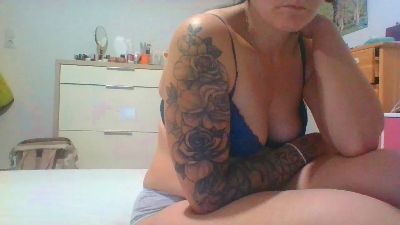 Bella19901 live cam on Cam4