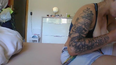 Bella19901 live cam on Cam4