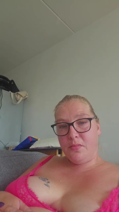 Bella1991 live cam on Cam4